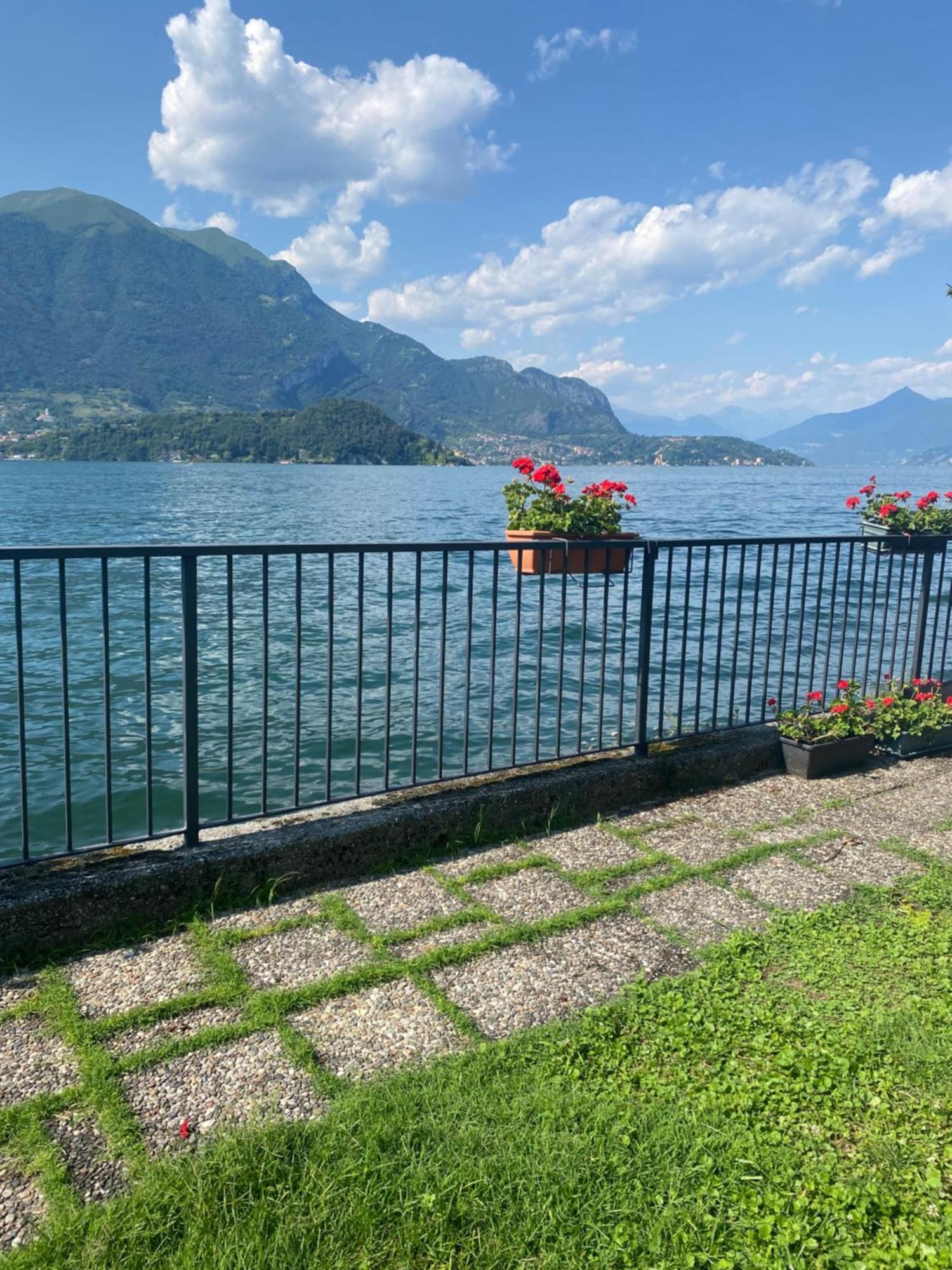 Peonia Apartment - Appartamento Vista Lago Lezzeno Luaran gambar