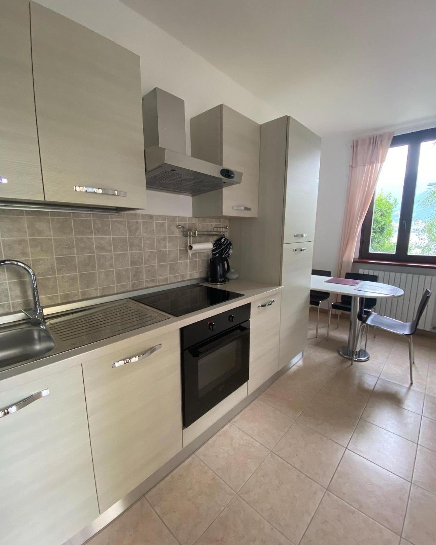 Peonia Apartment - Appartamento Vista Lago Lezzeno Luaran gambar