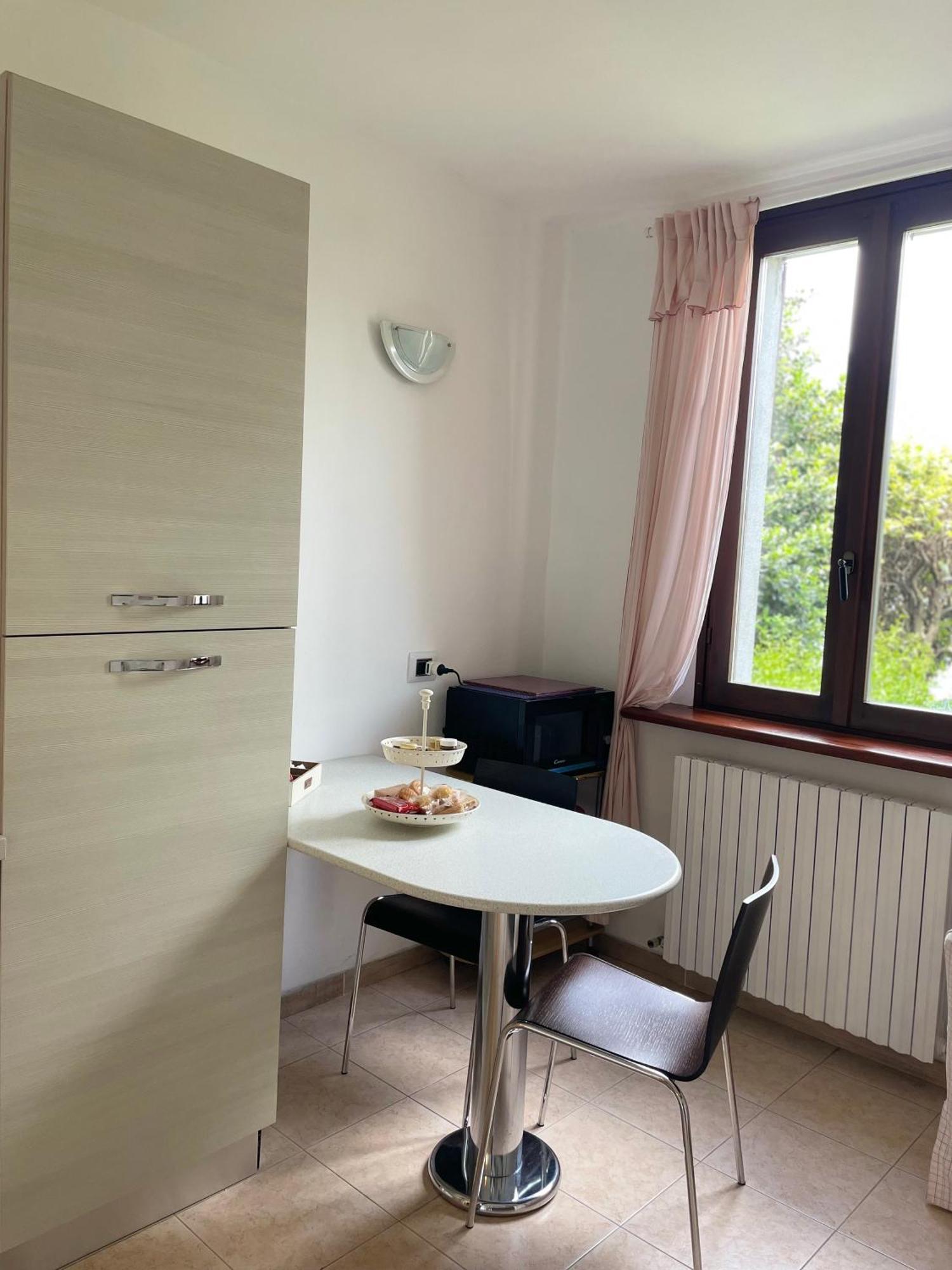 Peonia Apartment - Appartamento Vista Lago Lezzeno Luaran gambar